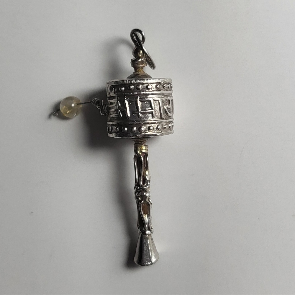 🕳️ Tibetan Buddhist Spinning Prayer Wheel - Silver tone